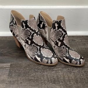 Snake skin Vince Camuto boots